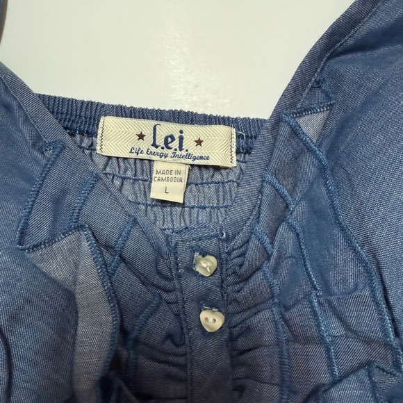 Women's L.e.i blue ruffle baby doll top with heart buttons - Picture 2 of 5